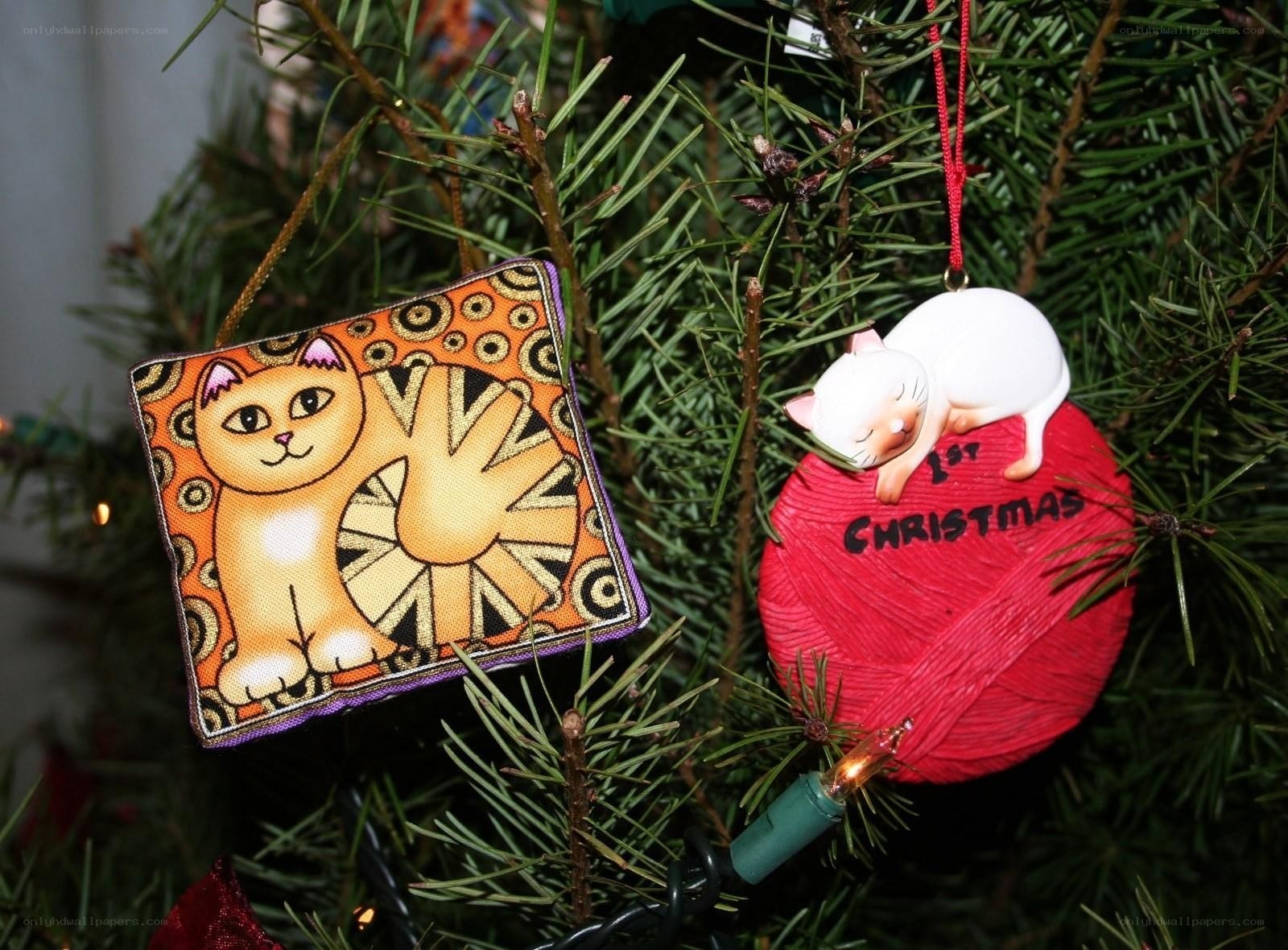 Cat ornaments on Christmas tree