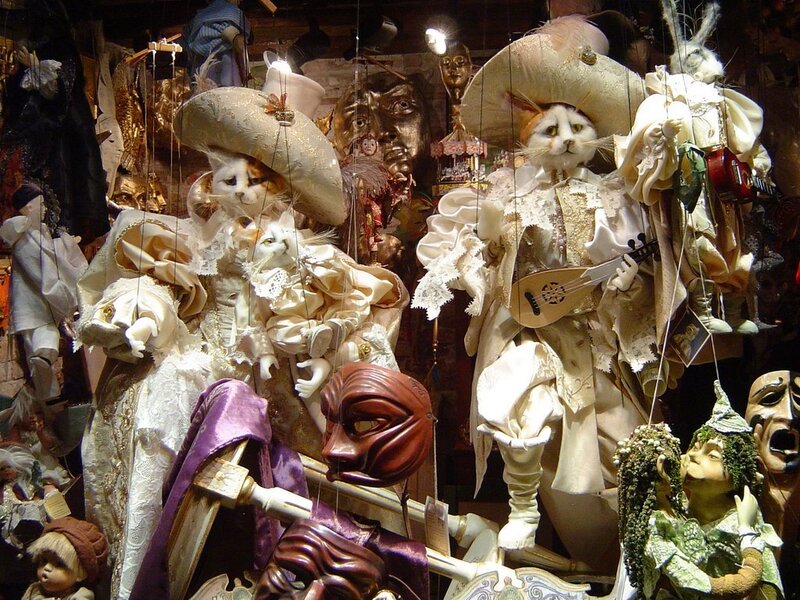 Cat puppets in Venetian costumes