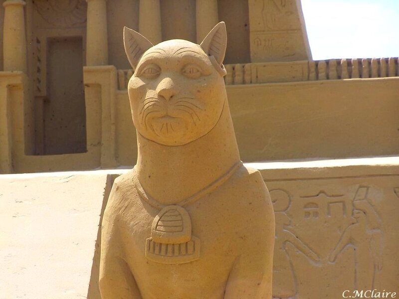 cat statue at temple