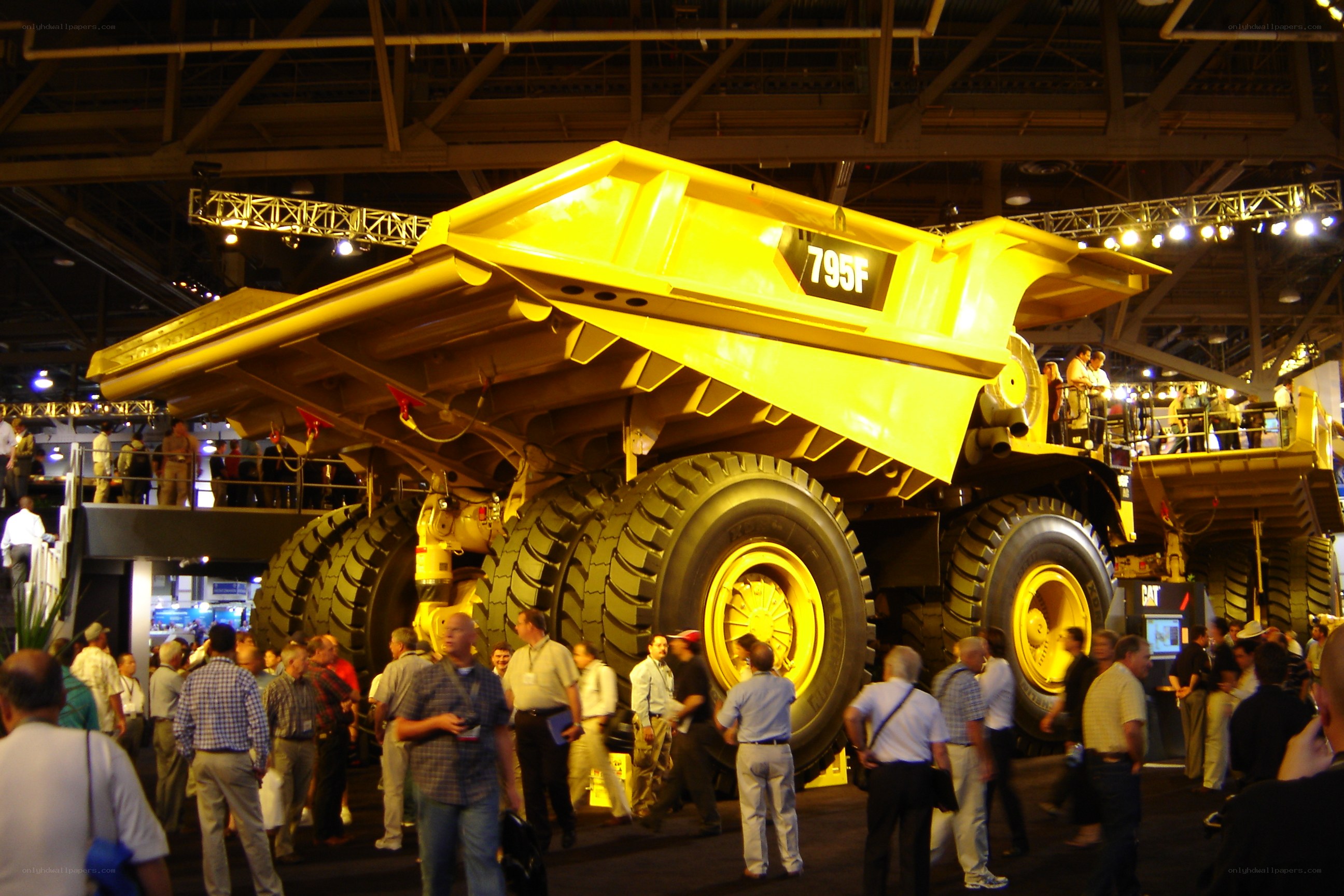 Caterpillar 795F dump truck display