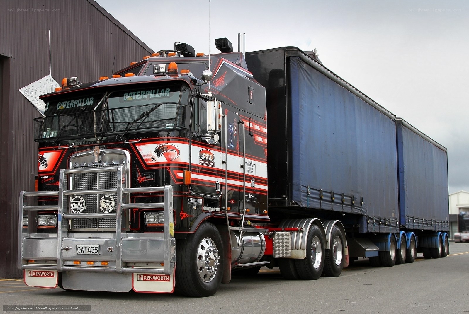Caterpillar Kenworth truck