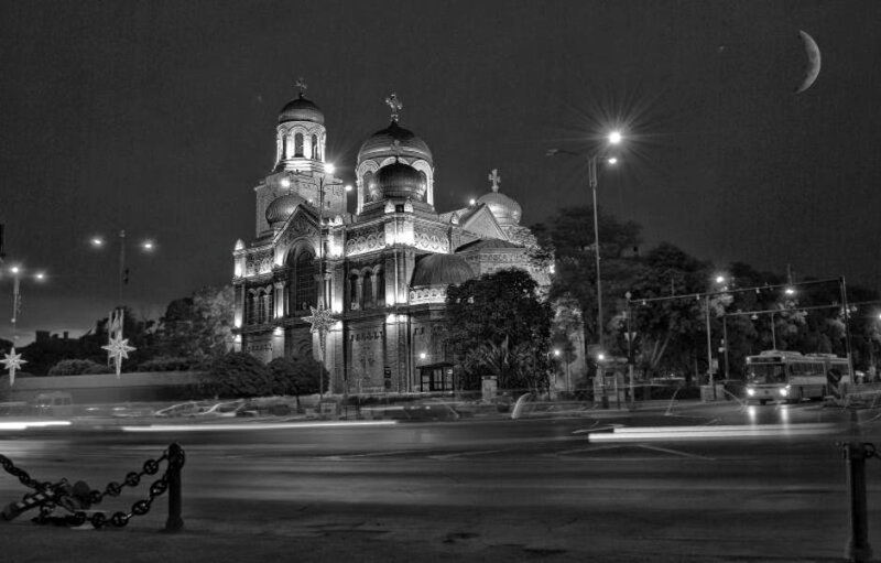 Cathedral at Night — Black