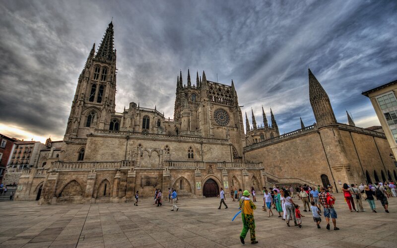 Cathedral in Plaza — Gray