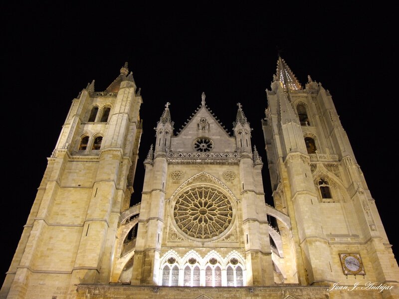 Cathedral of Saint Front at night
