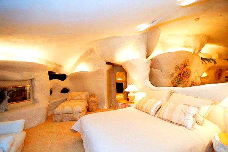 Cave-like Bedroom