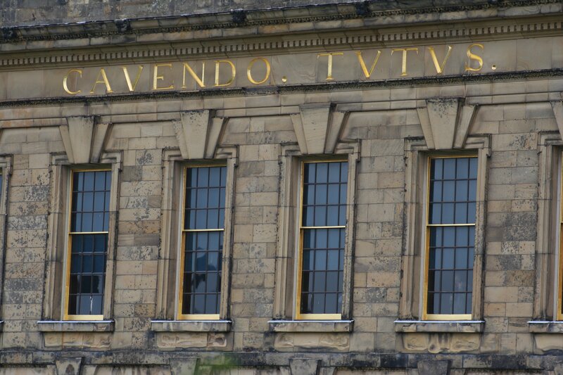 Cavendo TVTVS inscription on building