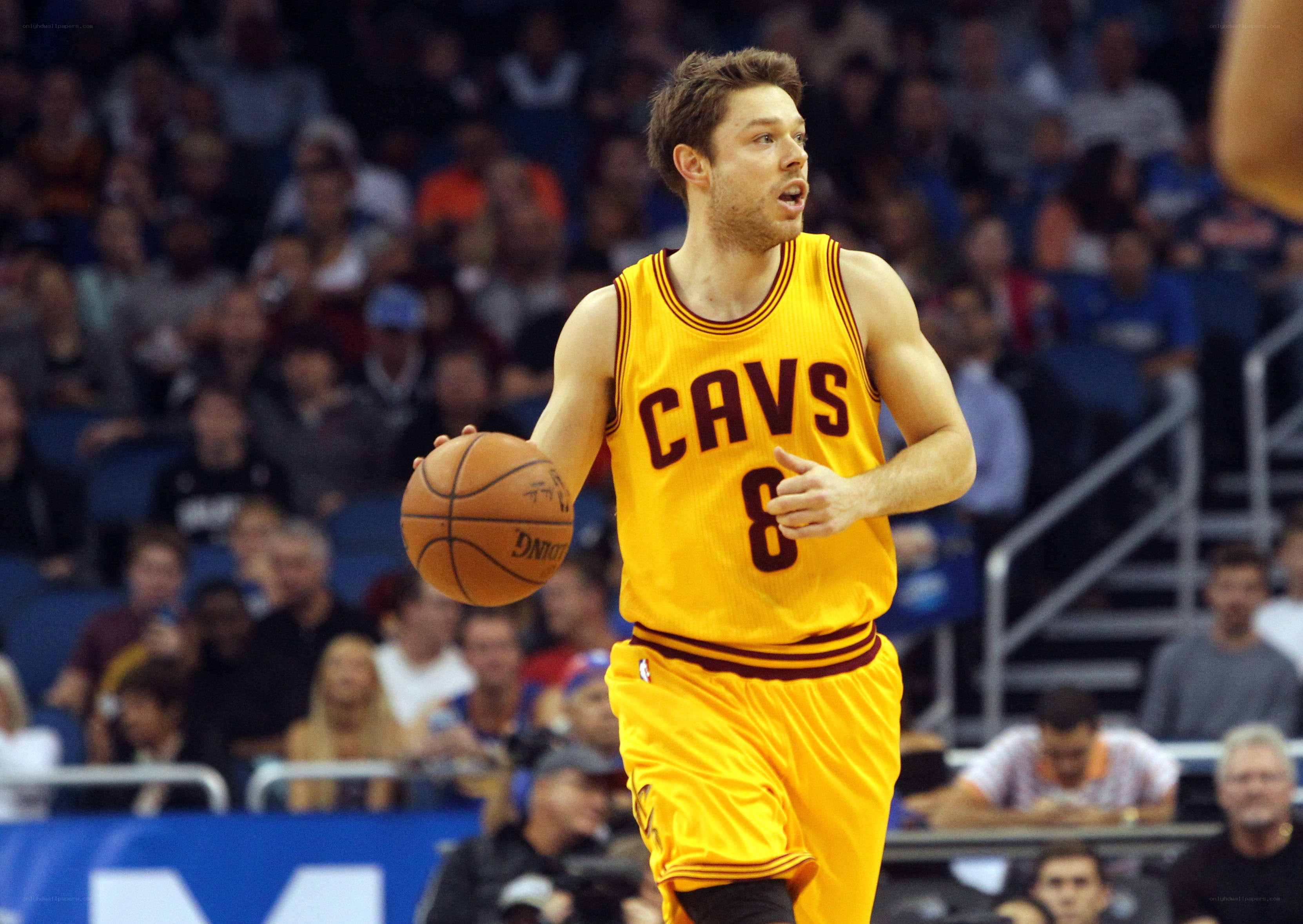 Cavs player dribbling ball