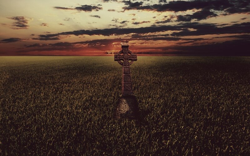 Celtic Cross in Field — Green