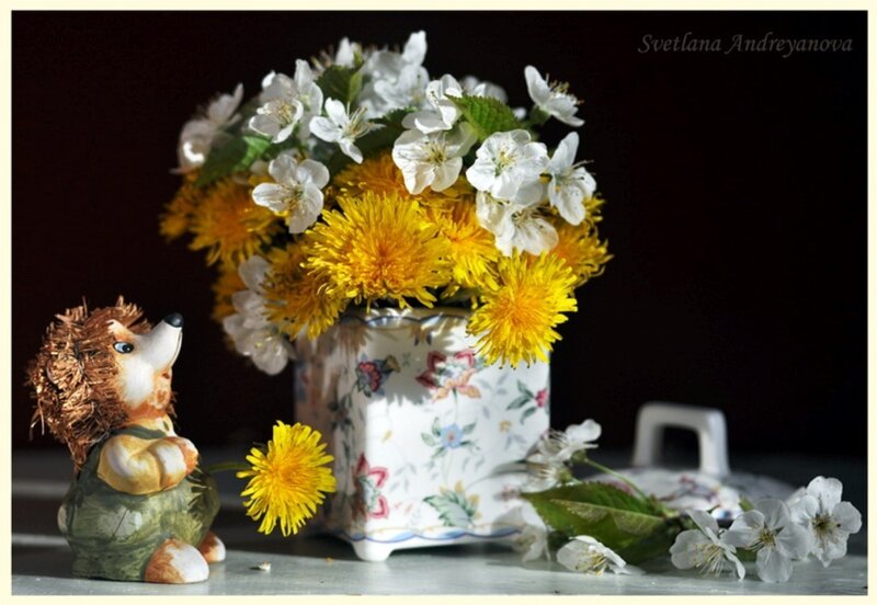 Ceramic Hedgehog Figurine — White