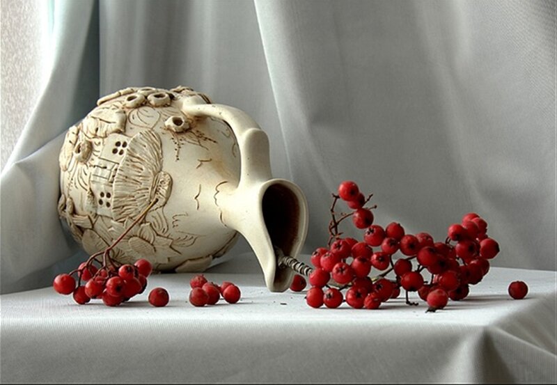 Ceramic Pitcher with Berries — White