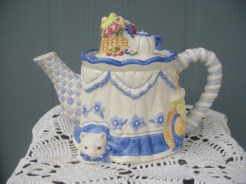 Ceramic Teapot with Cat