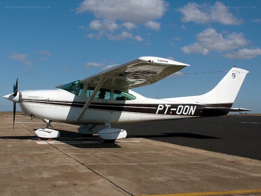 Cessna Skyhawk on tarmac