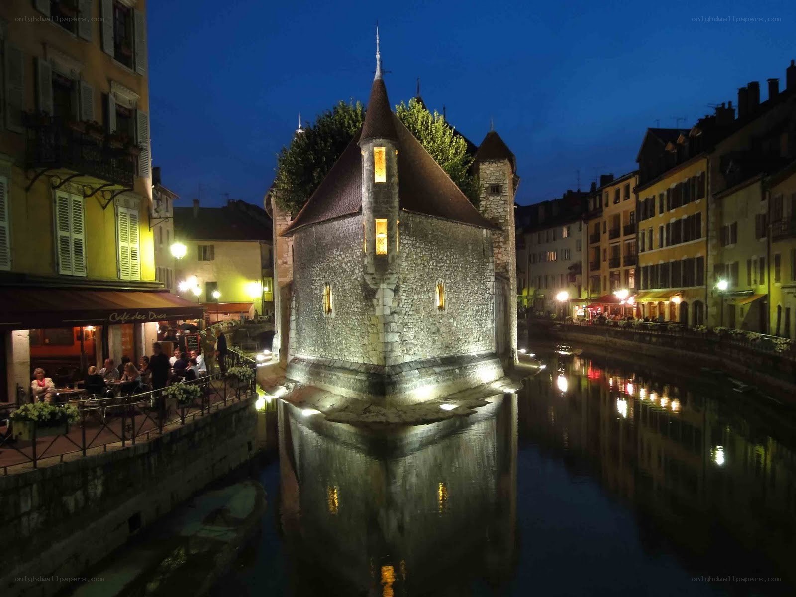 Château d'Annecy at dusk