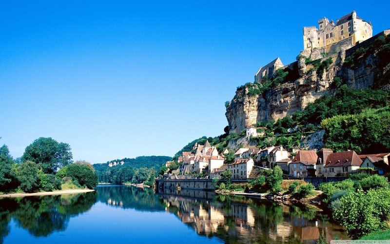 Château de Beynac and Dordogne River