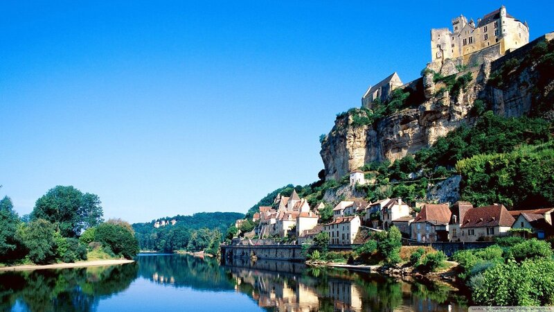 Château de Beynac and Dordogne River