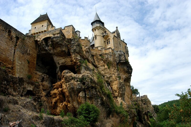Château de Beynac perched on a cliff
