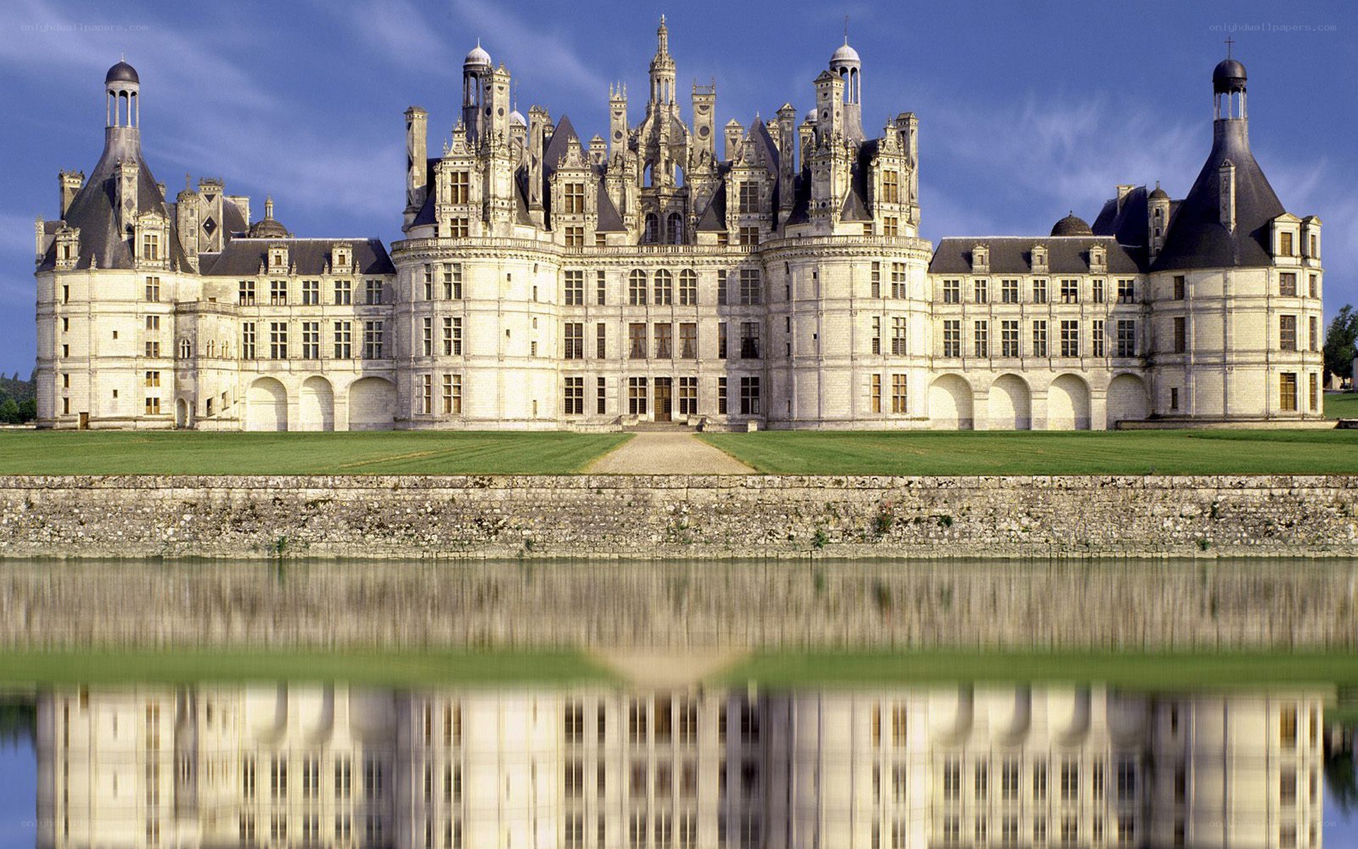 Château de Chambord reflection