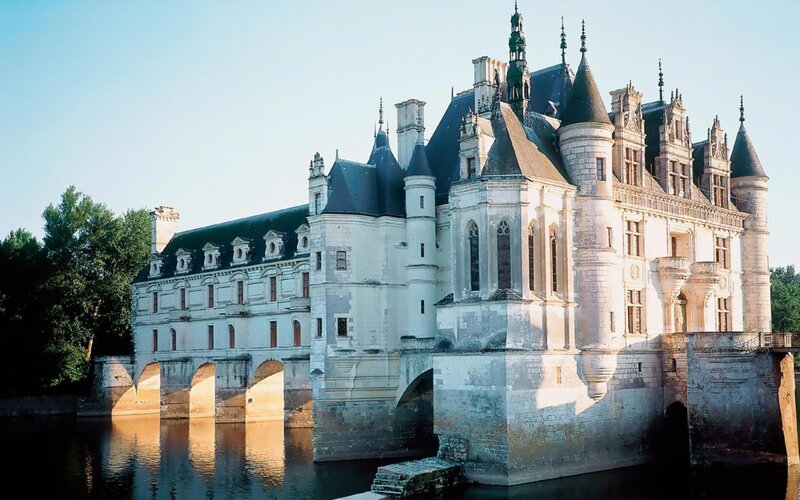 Château De Chambord — White, Serene