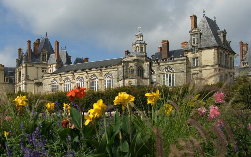 Château de Chantilly with flowers