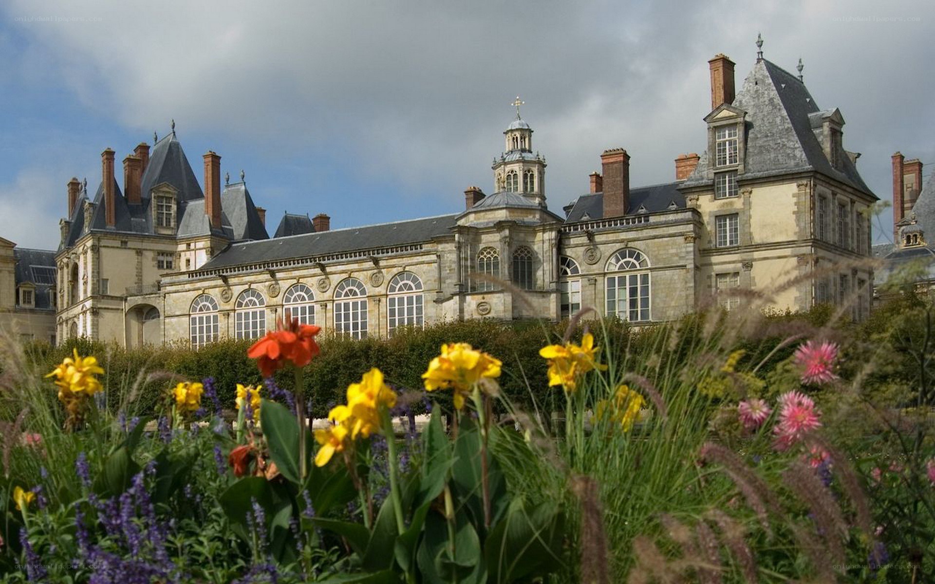 Château de Chantilly with flowers