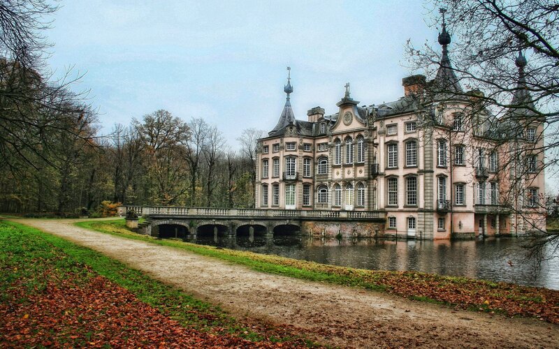 Château de la Hille in autumn