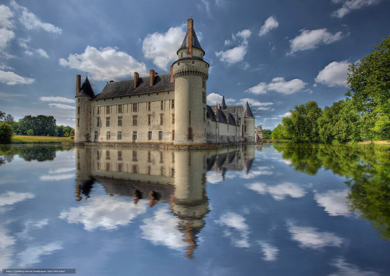 Château de Montpoupon reflection