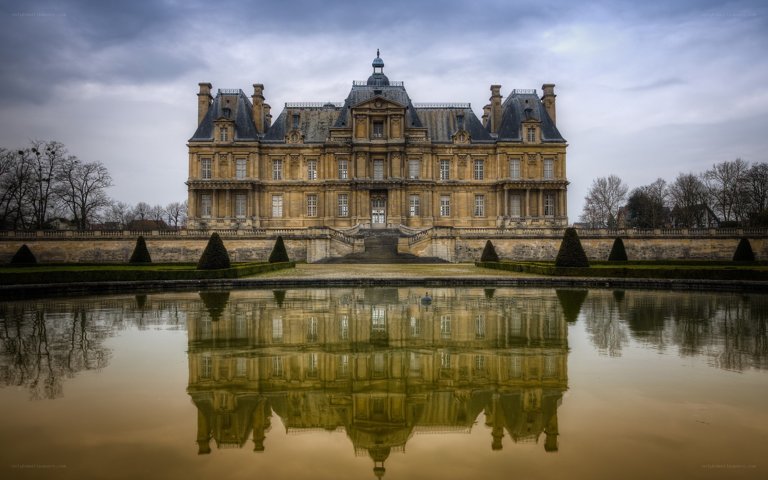 Château de Vaux-le-Vicomte reflection