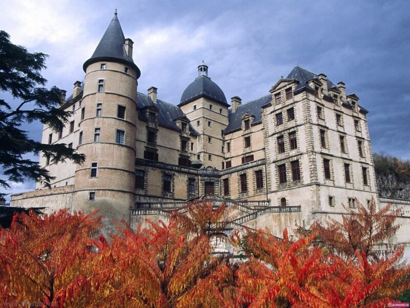 Château de Vizille in autumn