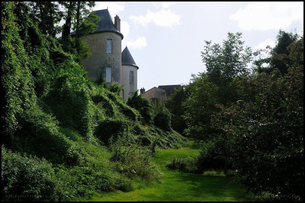 Château on a green hillside