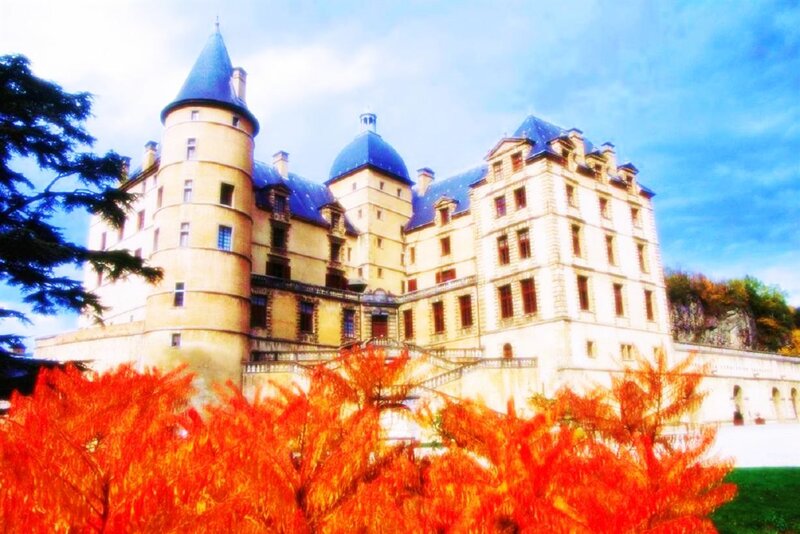 Château with Blue Roofs