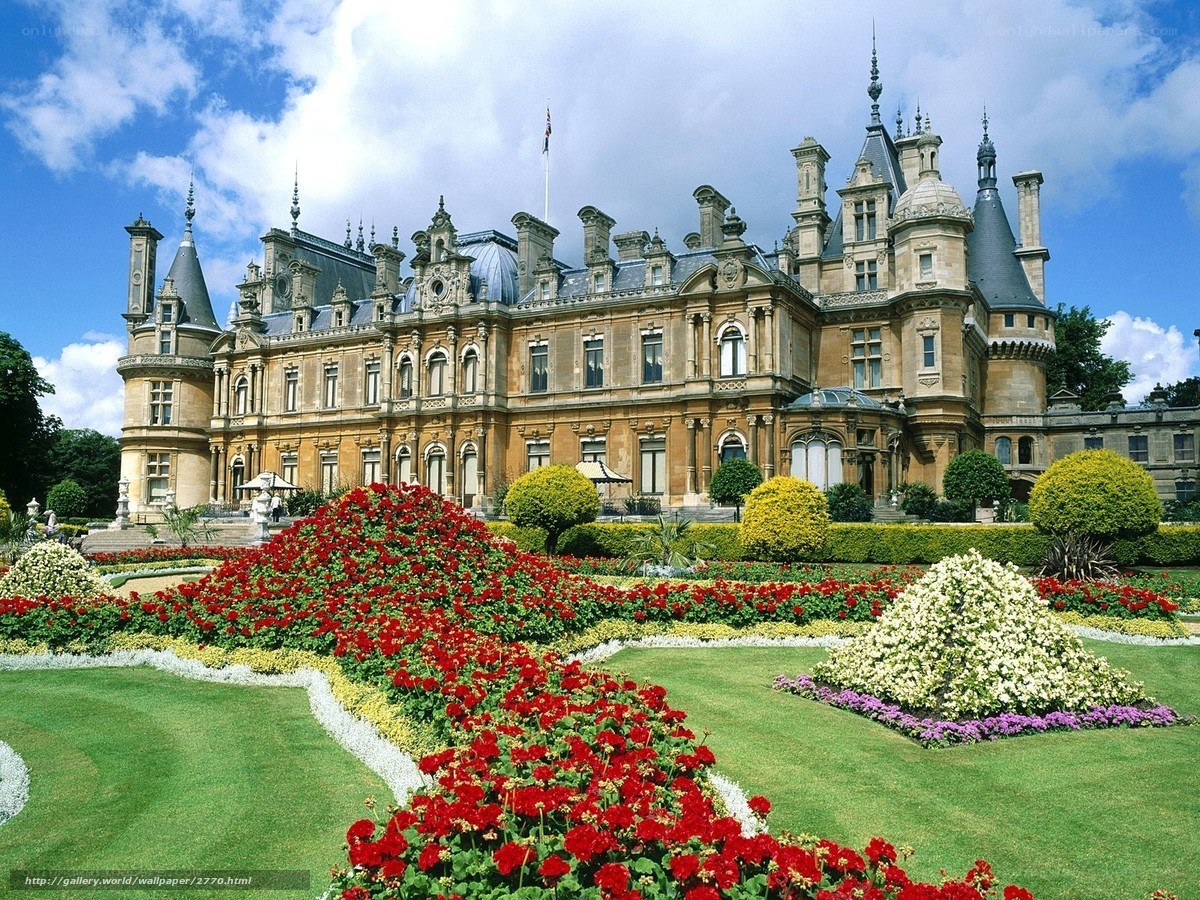Château with formal gardens