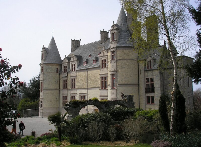 Château with Stone Towers — Gray