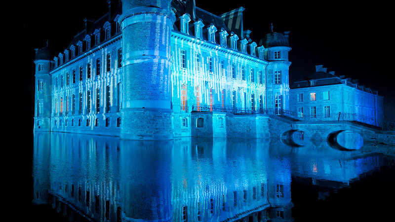 Château with Water Reflection