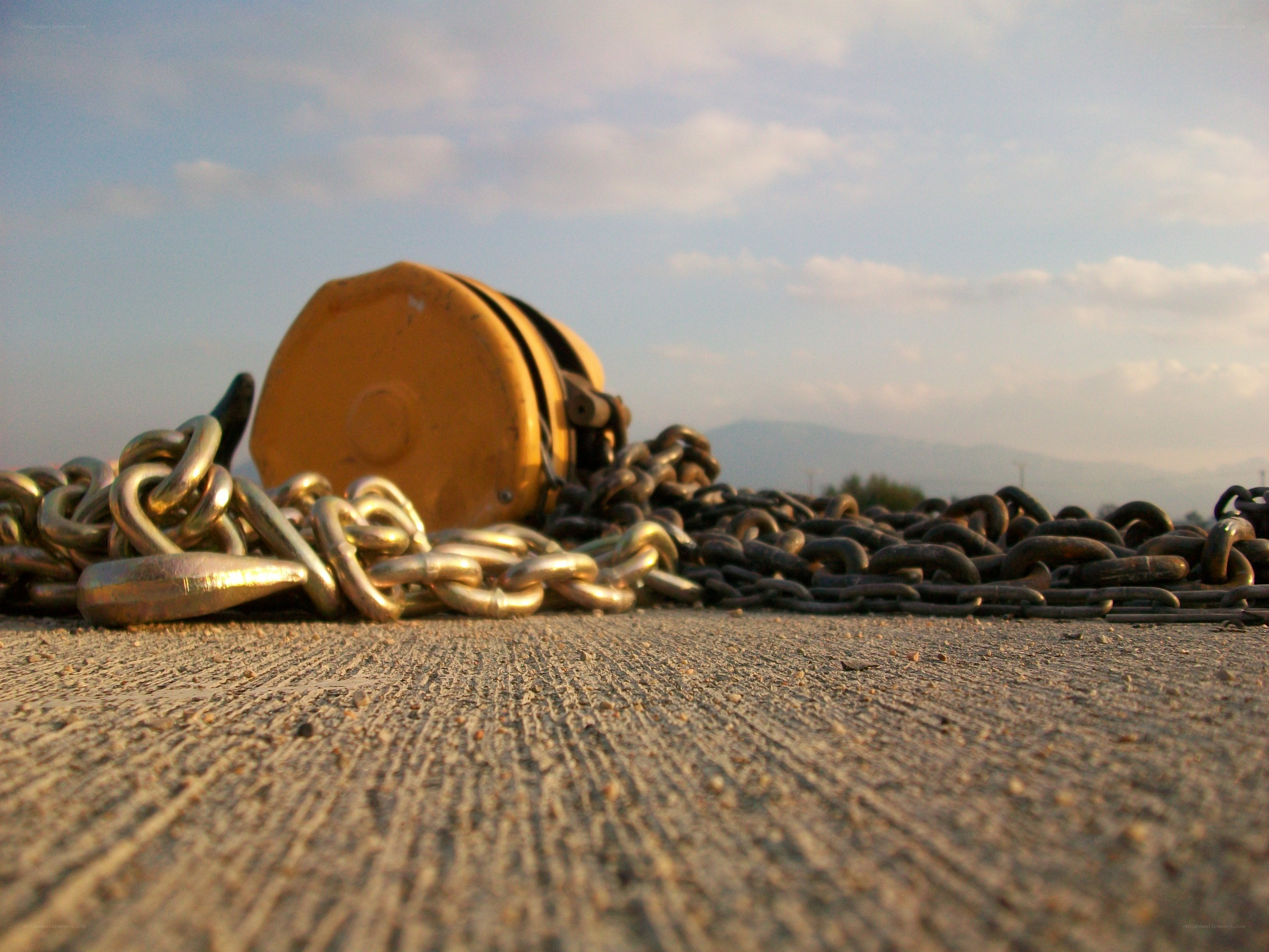 Chain and pulley on concrete