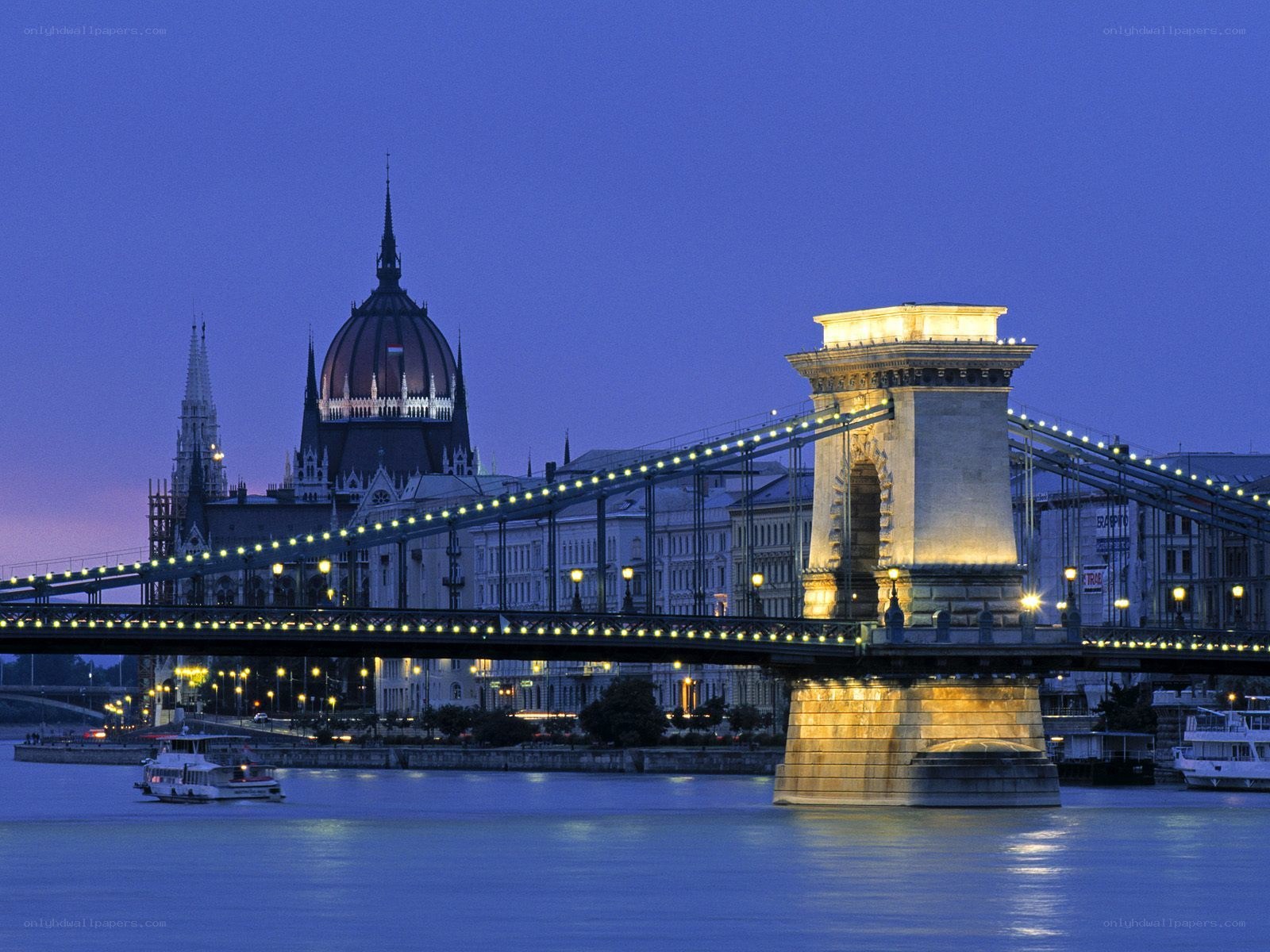 Chain Bridge at dusk in Budapest