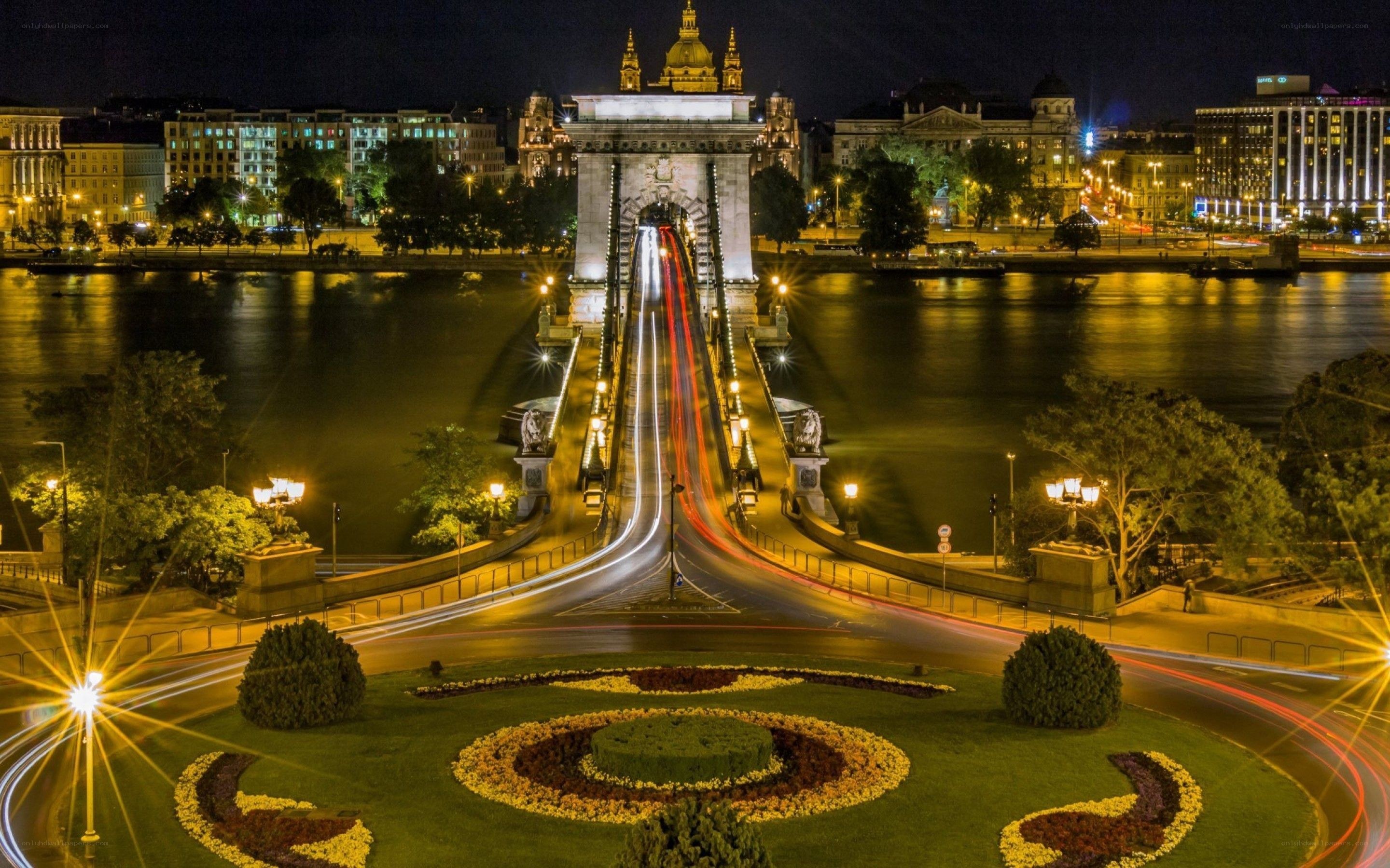 Chain Bridge at night in Budapest