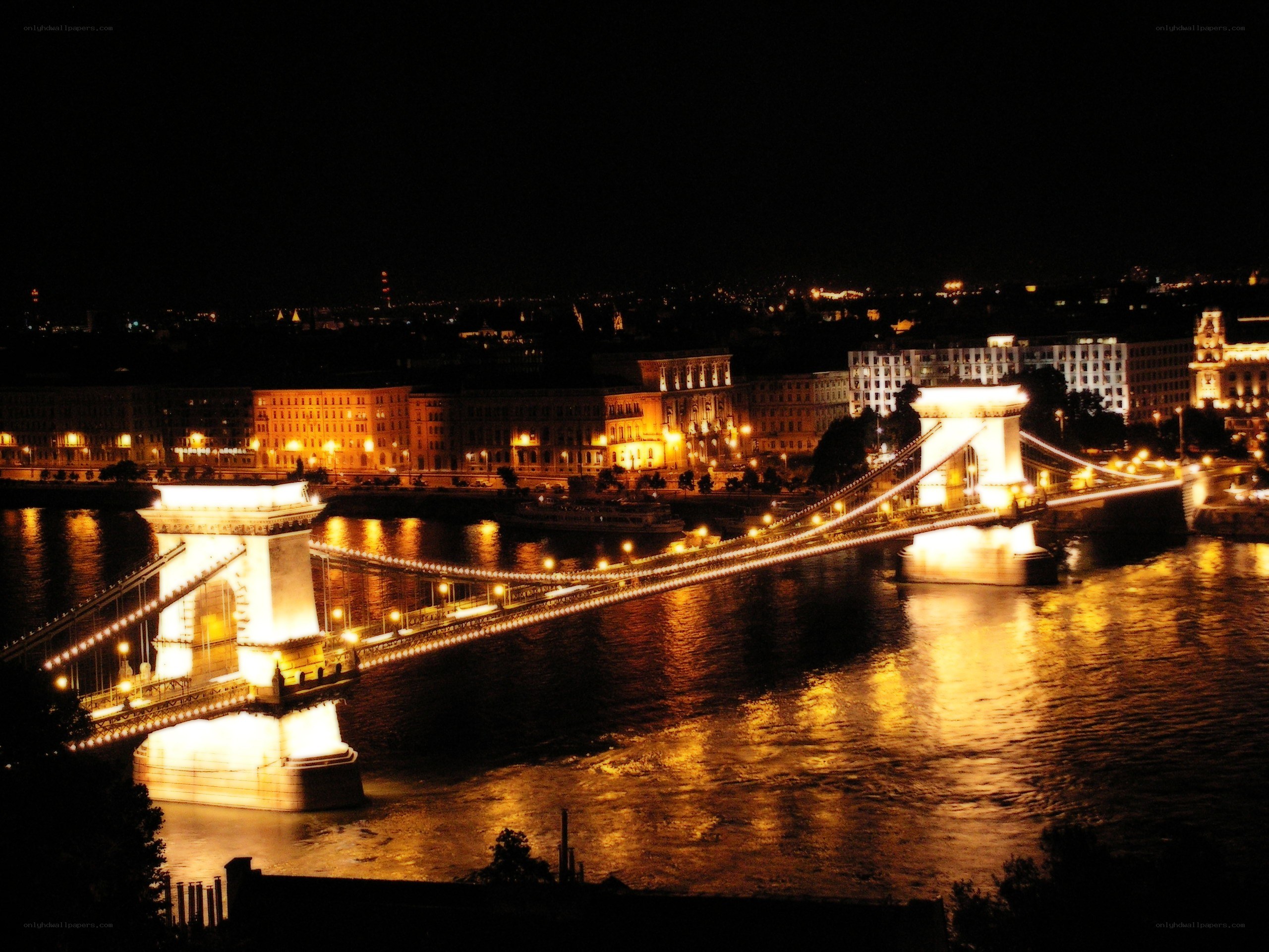 Chain Bridge at night in Budapest