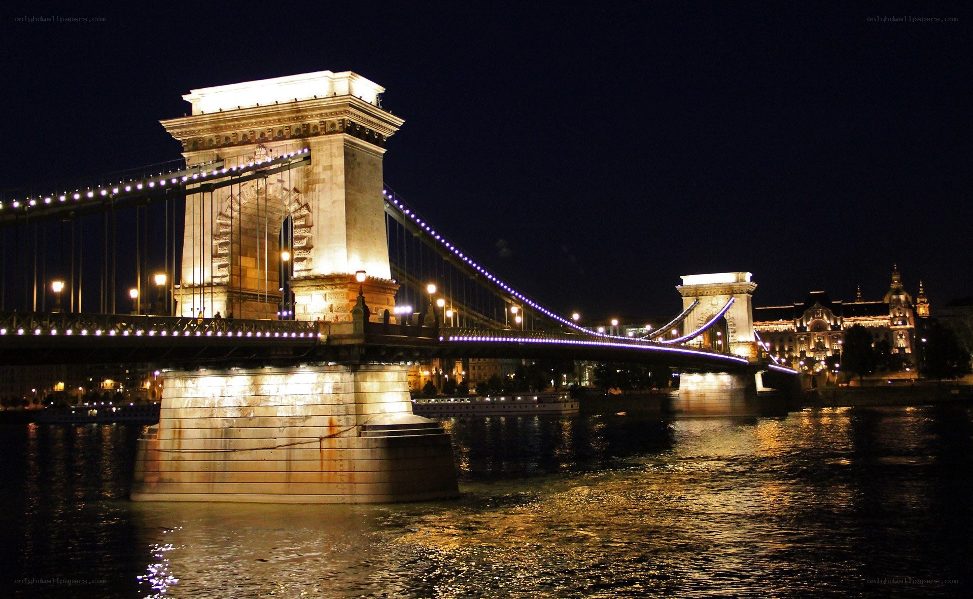 Chain Bridge at night in Budapest