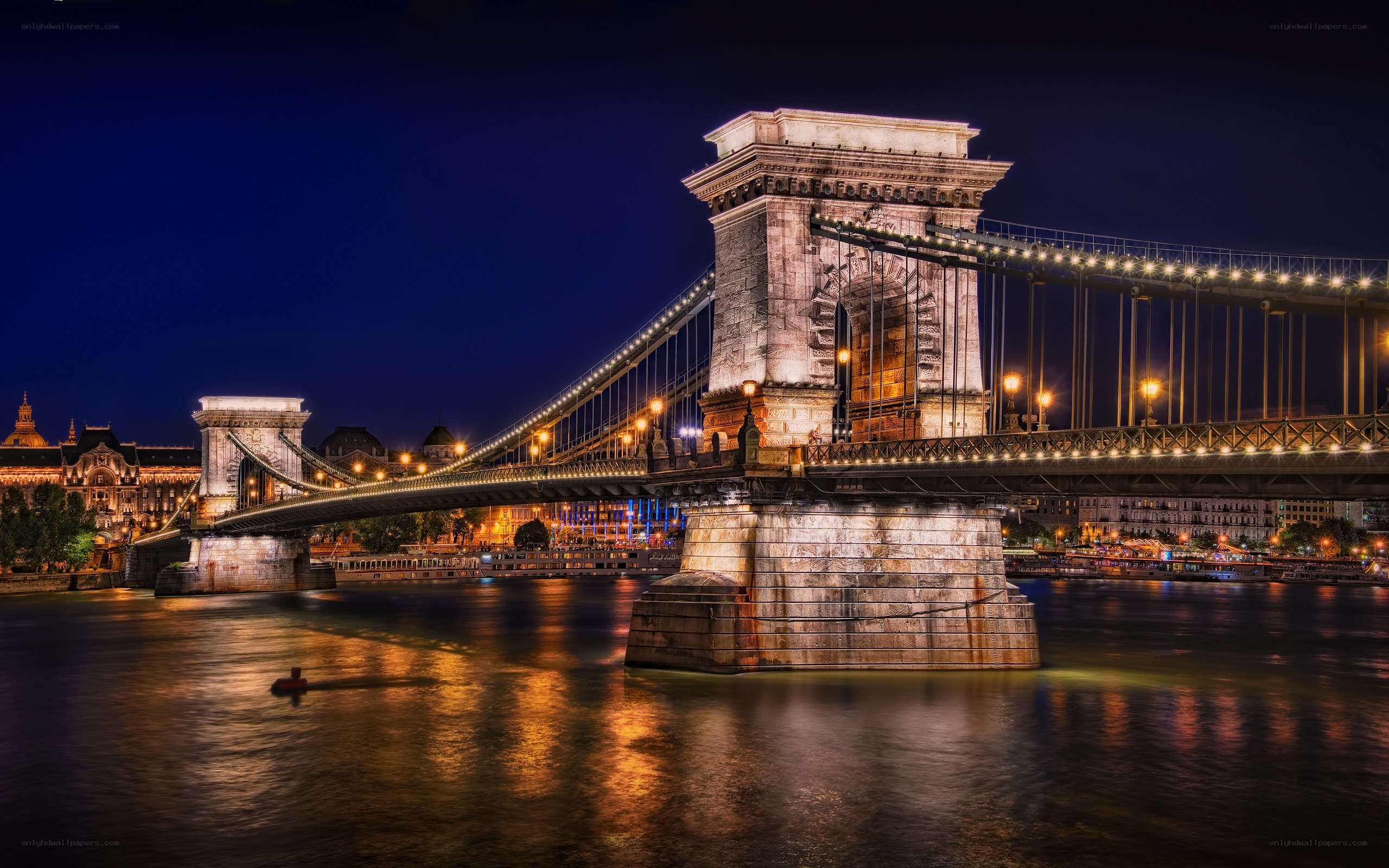 Chain Bridge at night in Budapest