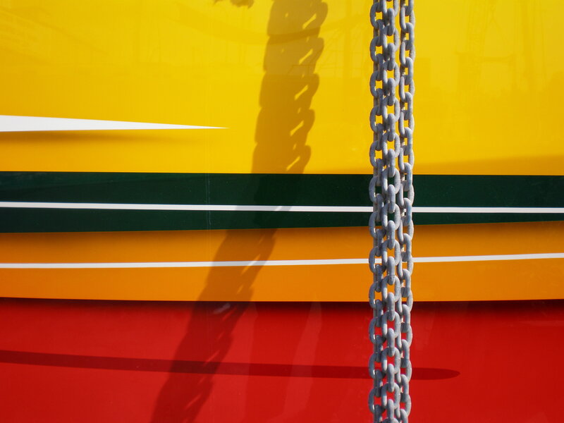 Chain on Colorful Surface