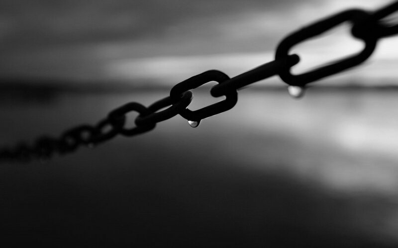 Chain with Water Droplets — Black