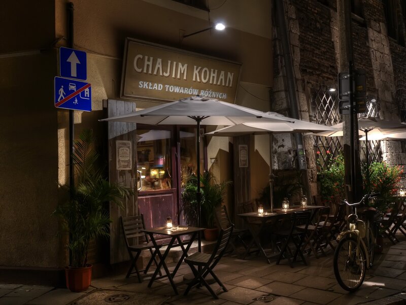 Chajim Kohan restaurant at night