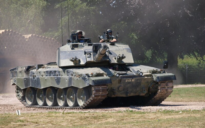 Challenger 2 Tank — Green, Active