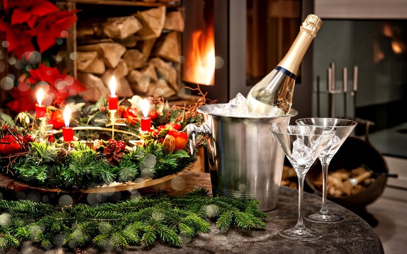 Champagne and Advent Wreath — Green