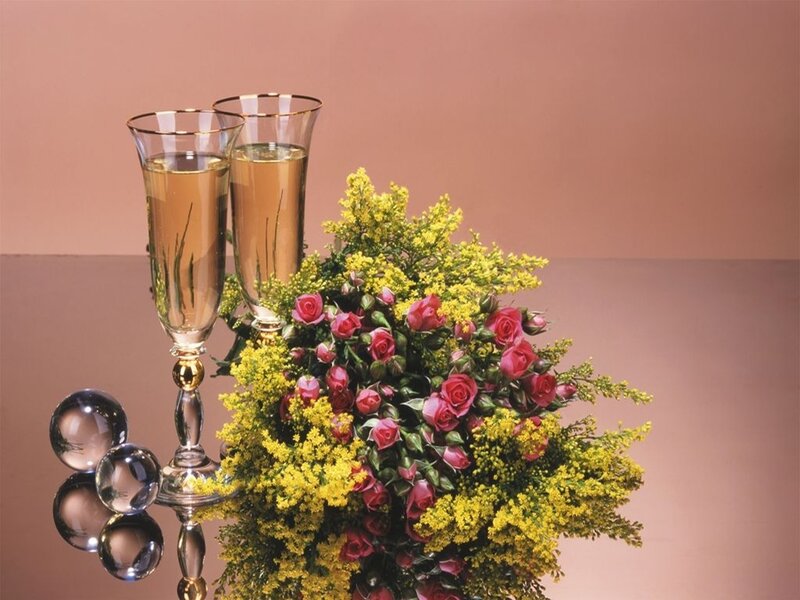 Champagne and flowers bouquet