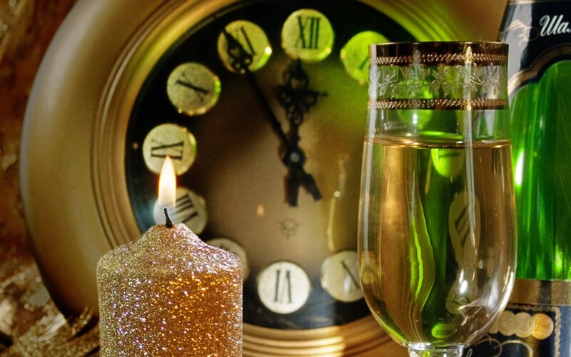 Champagne Glass and Candle — Gold