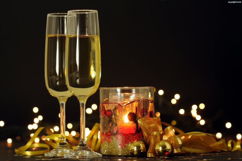 Champagne Glasses and Candle — Black