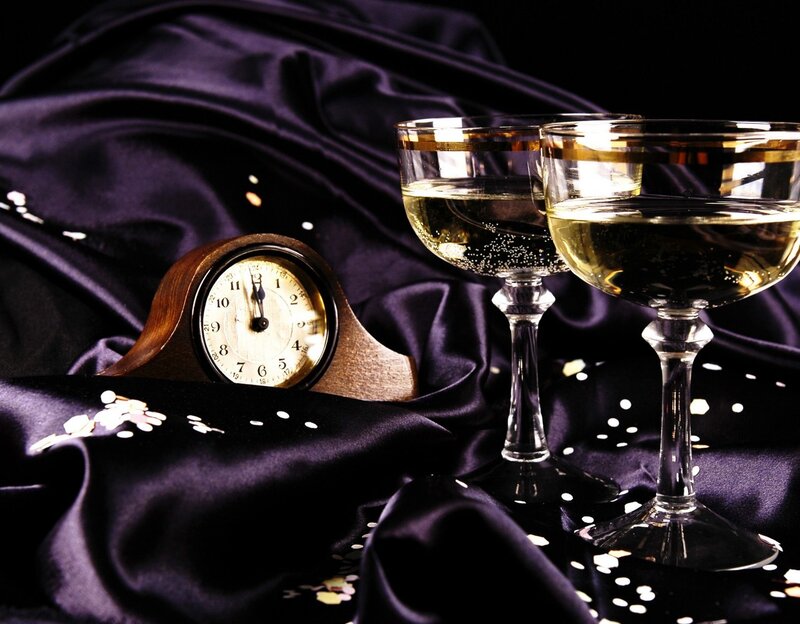 Champagne Glasses and Clock — Black