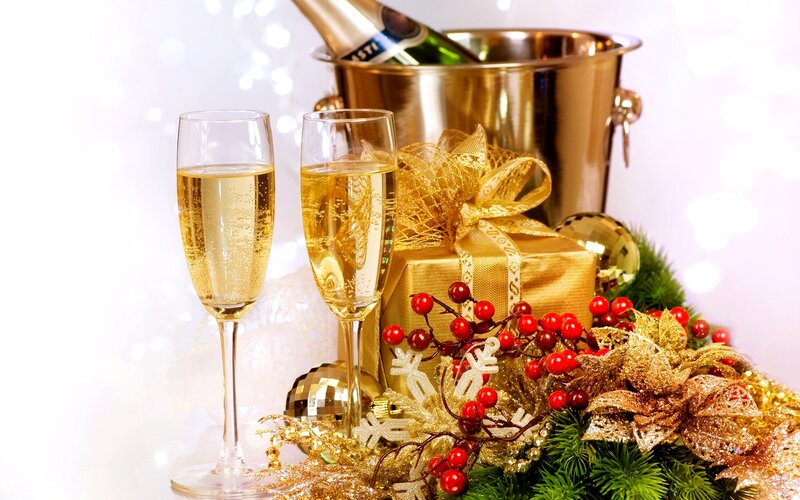 Champagne Glasses and Gift — Gold, Festive