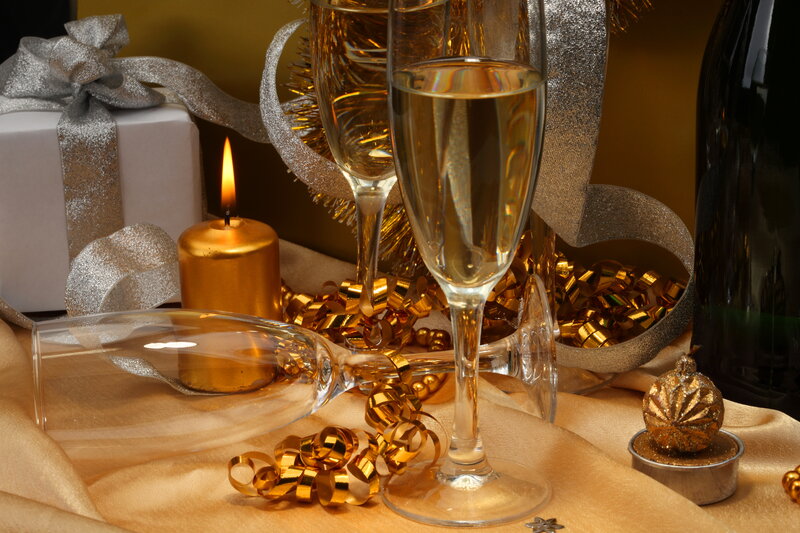 Champagne Glasses and Gift — Gold